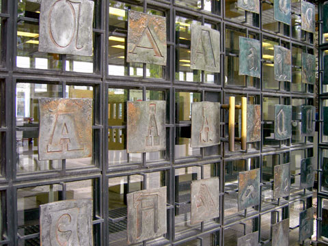 Anke fand diese Fassade irgendwo in Ostberlin.