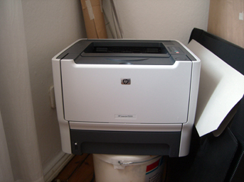 Here is the new printer, trying to feel at home in the corner of Anke's apartment.